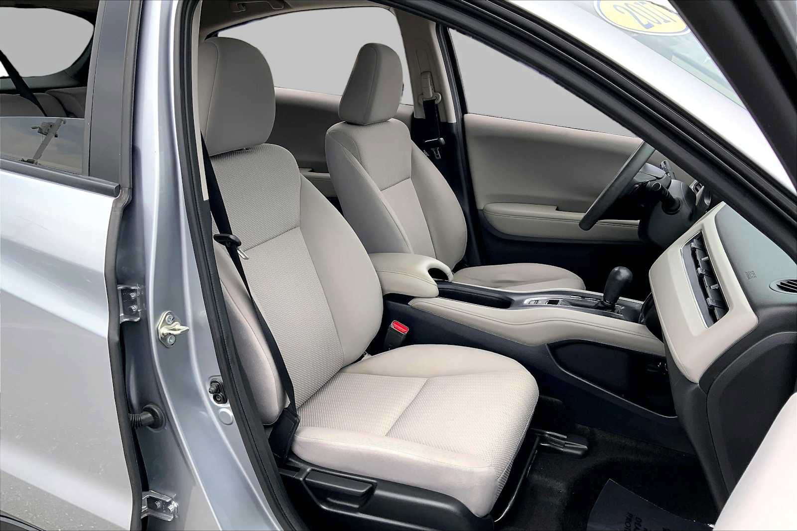 Used 2017 Honda HR-V EX image 8