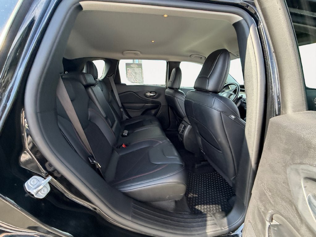 Used 2021 Jeep Cherokee Trailhawk w/ Trailer Tow Group AWD/4WD image 24