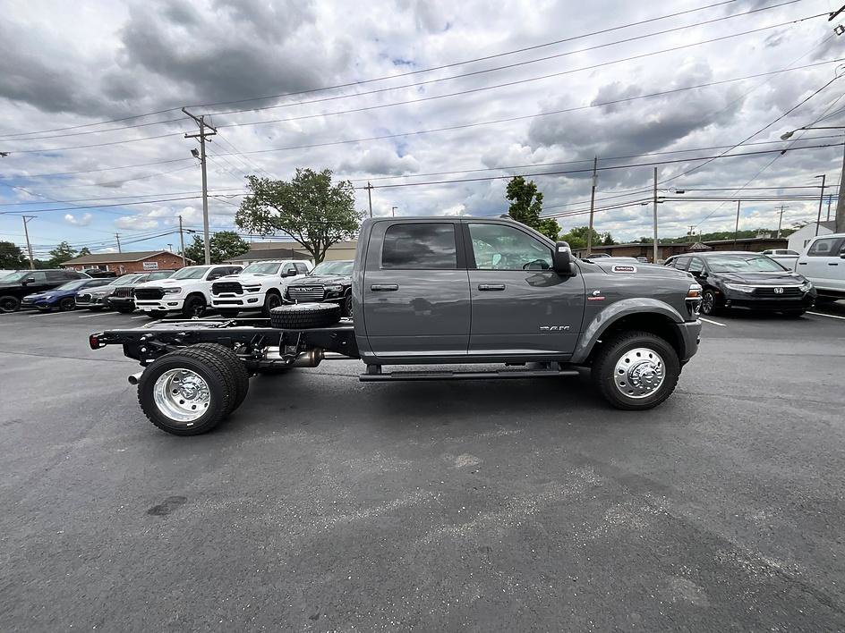 New 2026 RAM 5500 4x4 Crew Cab w/ Laramie Trim Package image 4