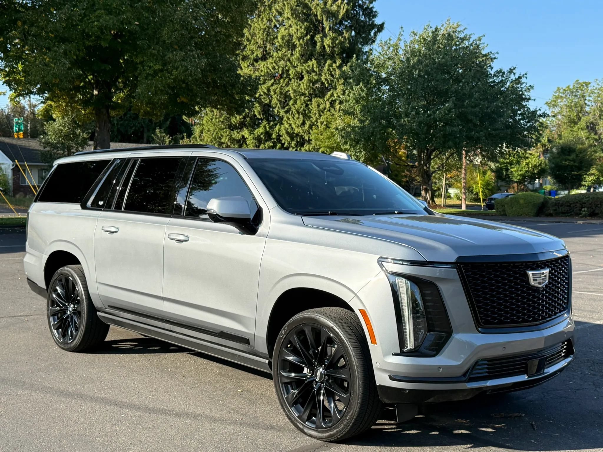 Used 2026 Cadillac Escalade ESV Platinum Sport w/ LPO, ONYX Package AWD/4WD image 8