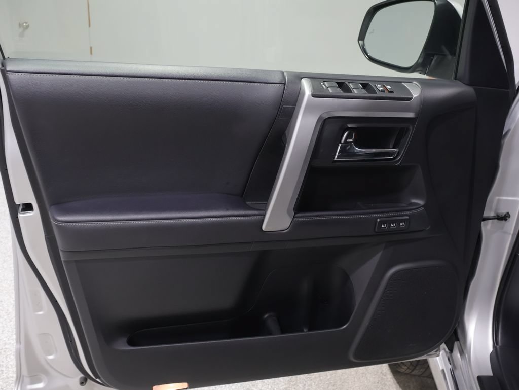 Used 2022 Toyota 4Runner Limited AWD/4WD image 13