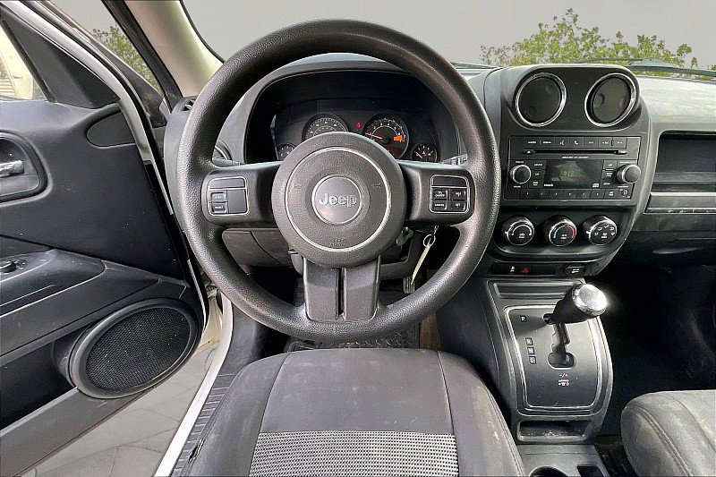 Used 2016 Jeep Patriot Sport w/ Power Value Group AWD/4WD image 8