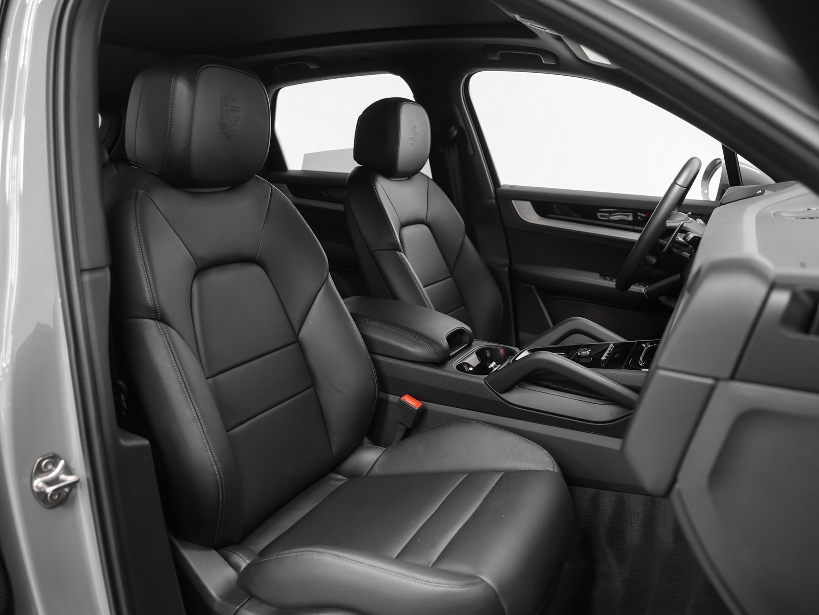 Used 2025 Porsche Cayenne image 19