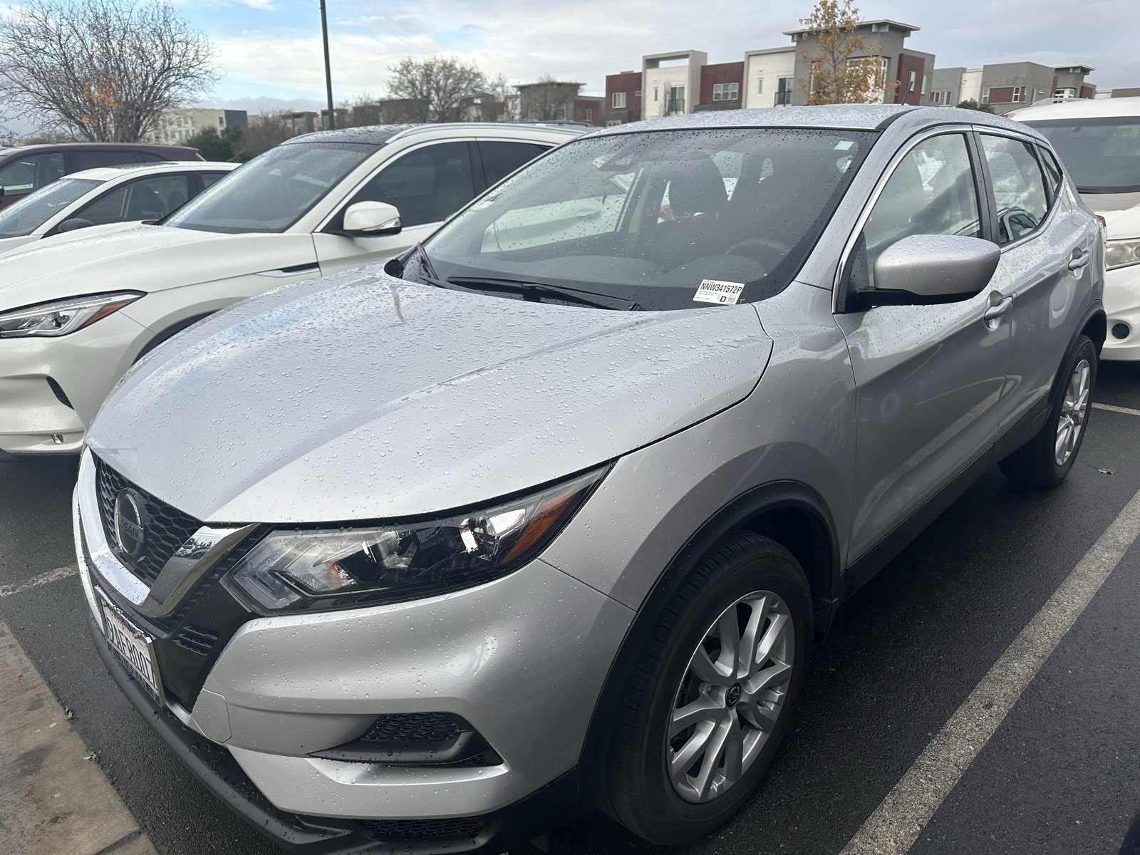 Used 2022 Nissan Rogue Sport S image 2