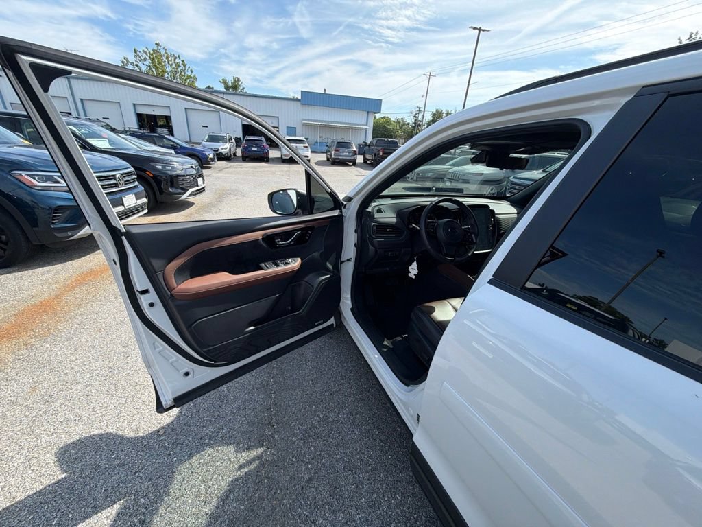 Used 2025 Subaru Forester Touring AWD/4WD image 14