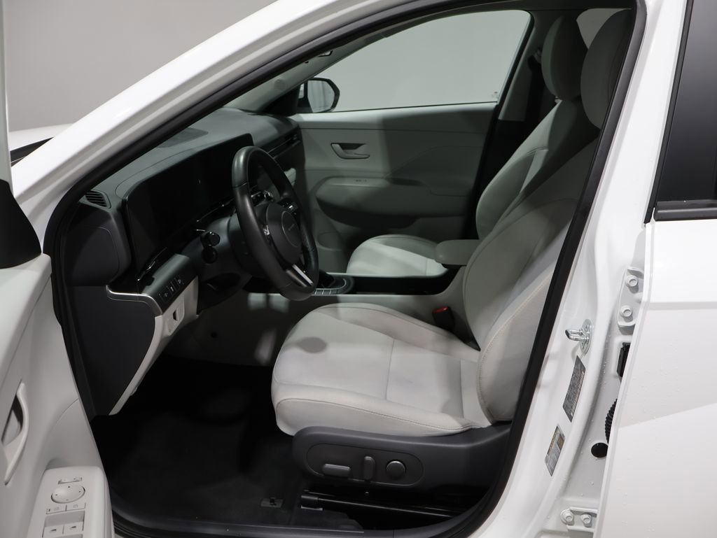 Used 2025 Hyundai Kona SEL image 9