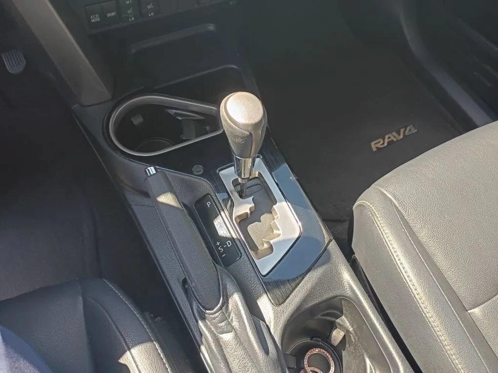 Used 2018 Toyota RAV4 Limited FWD image 15
