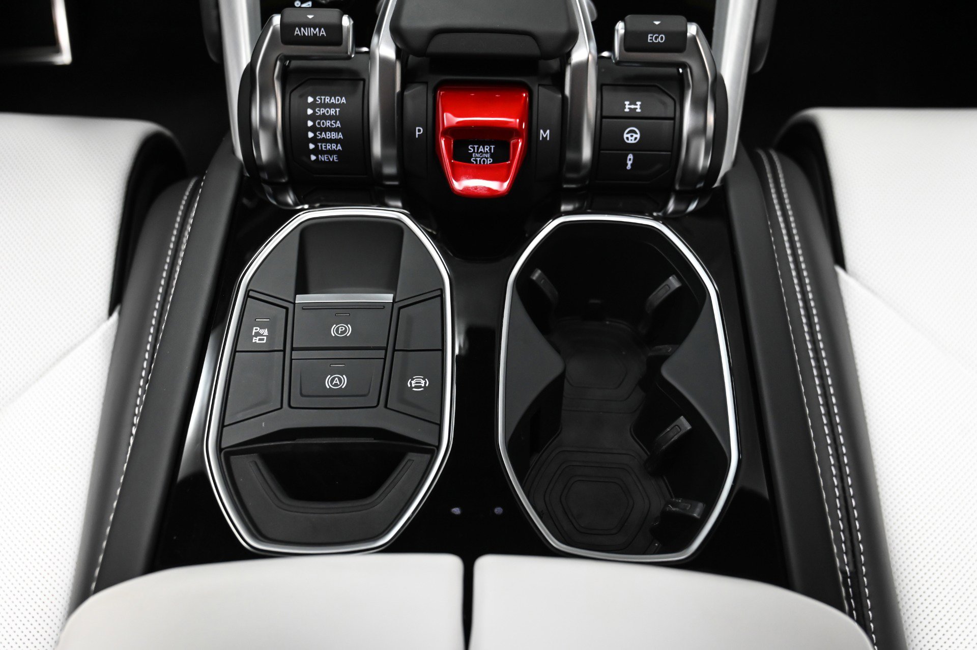 Used 2020 Lamborghini Urus image 28