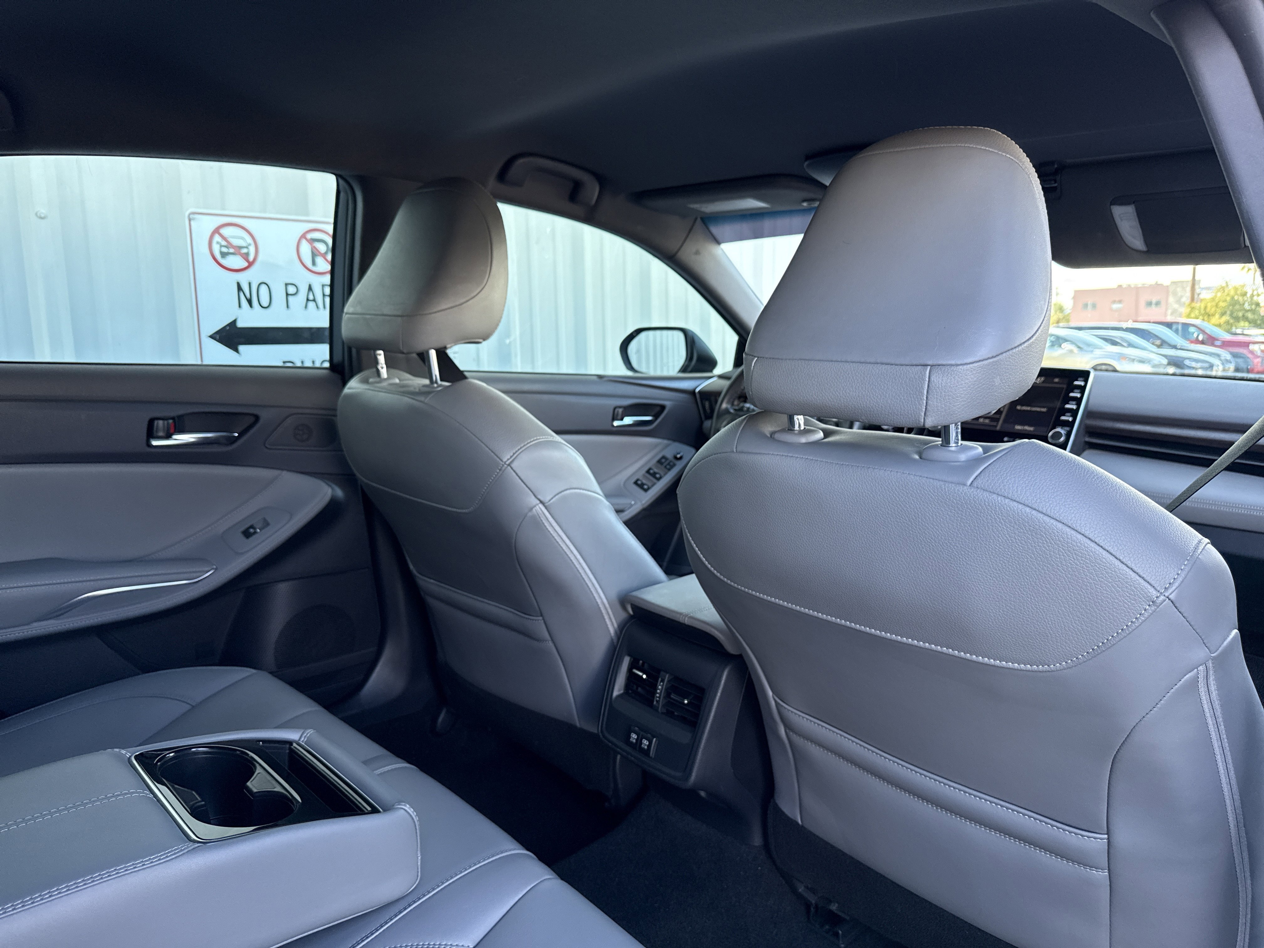 Used 2019 Toyota Avalon XLE image 13