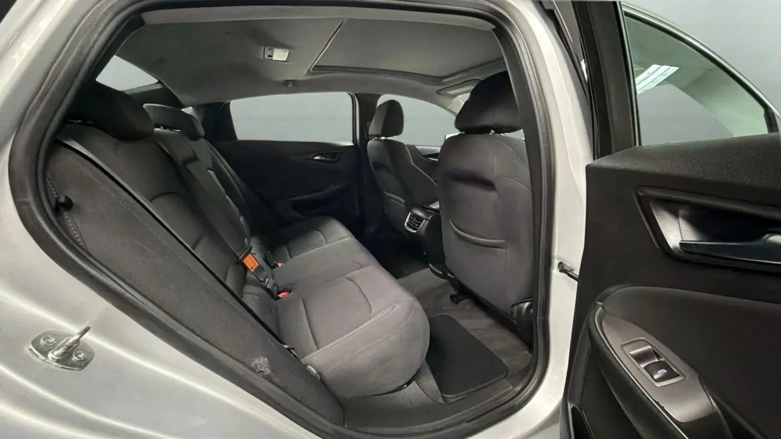 Used 2021 Chevrolet Malibu LT FWD image 23