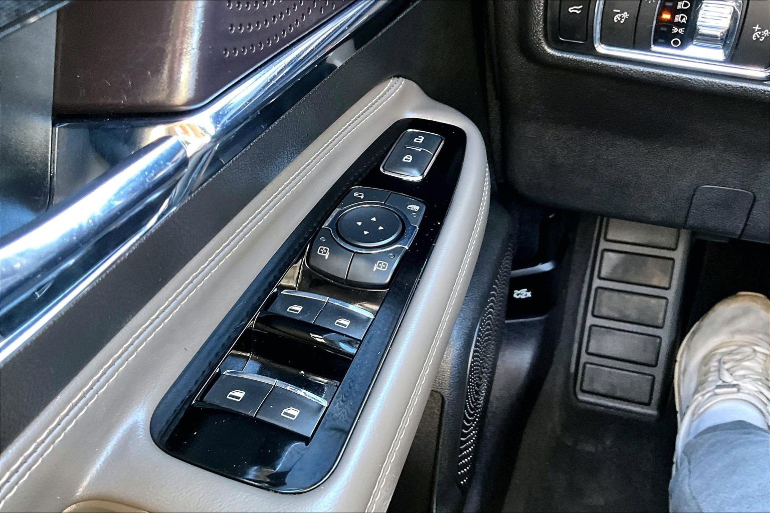 Used 2023 Lincoln Corsair AWD image 33
