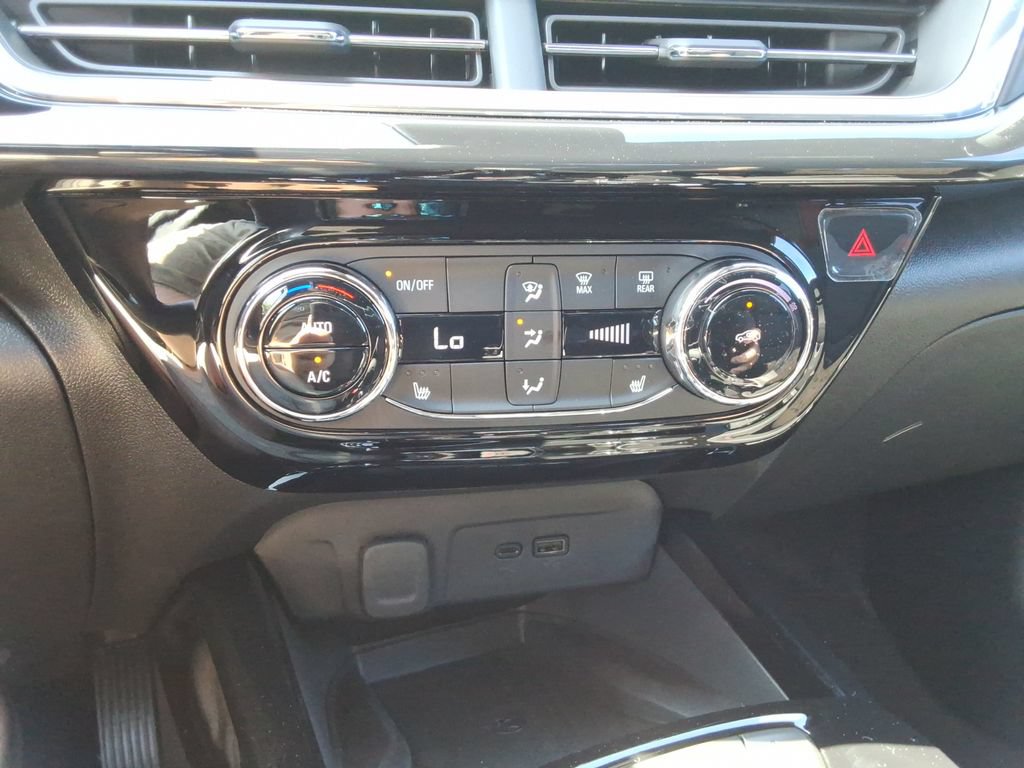 New 2026 Chevrolet Trax RS w/ Sunroof Package FWD image 30
