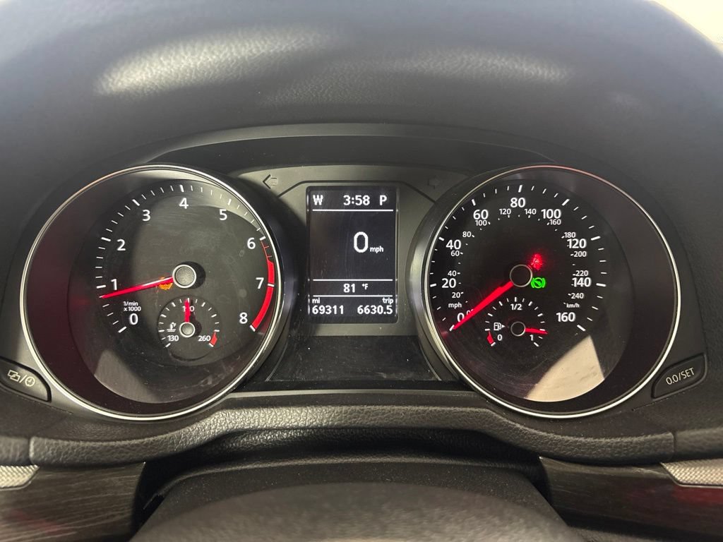 Used 2018 Volkswagen Passat 2.0T SE FWD image 12