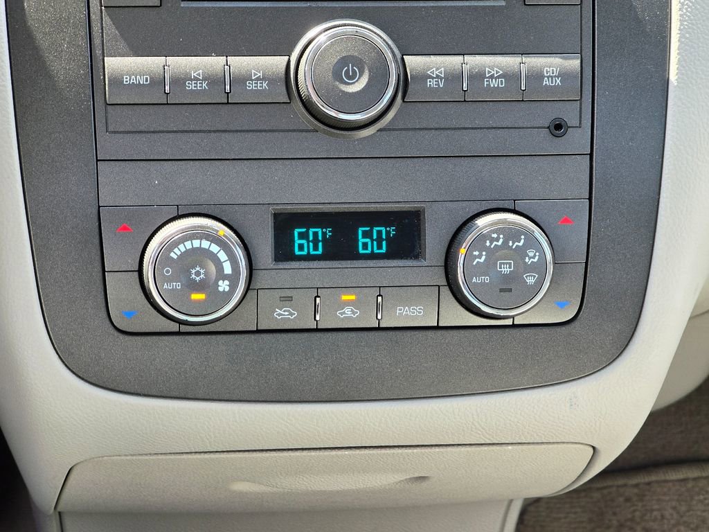 Used 2010 Buick Lucerne CXL image 16