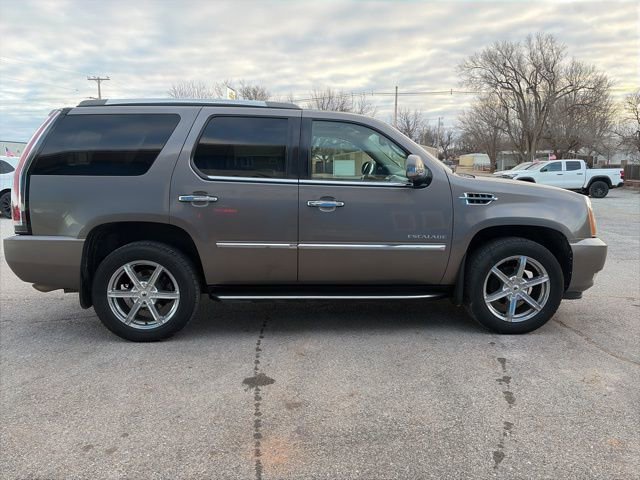 Used 2012 Cadillac Escalade Luxury image 6