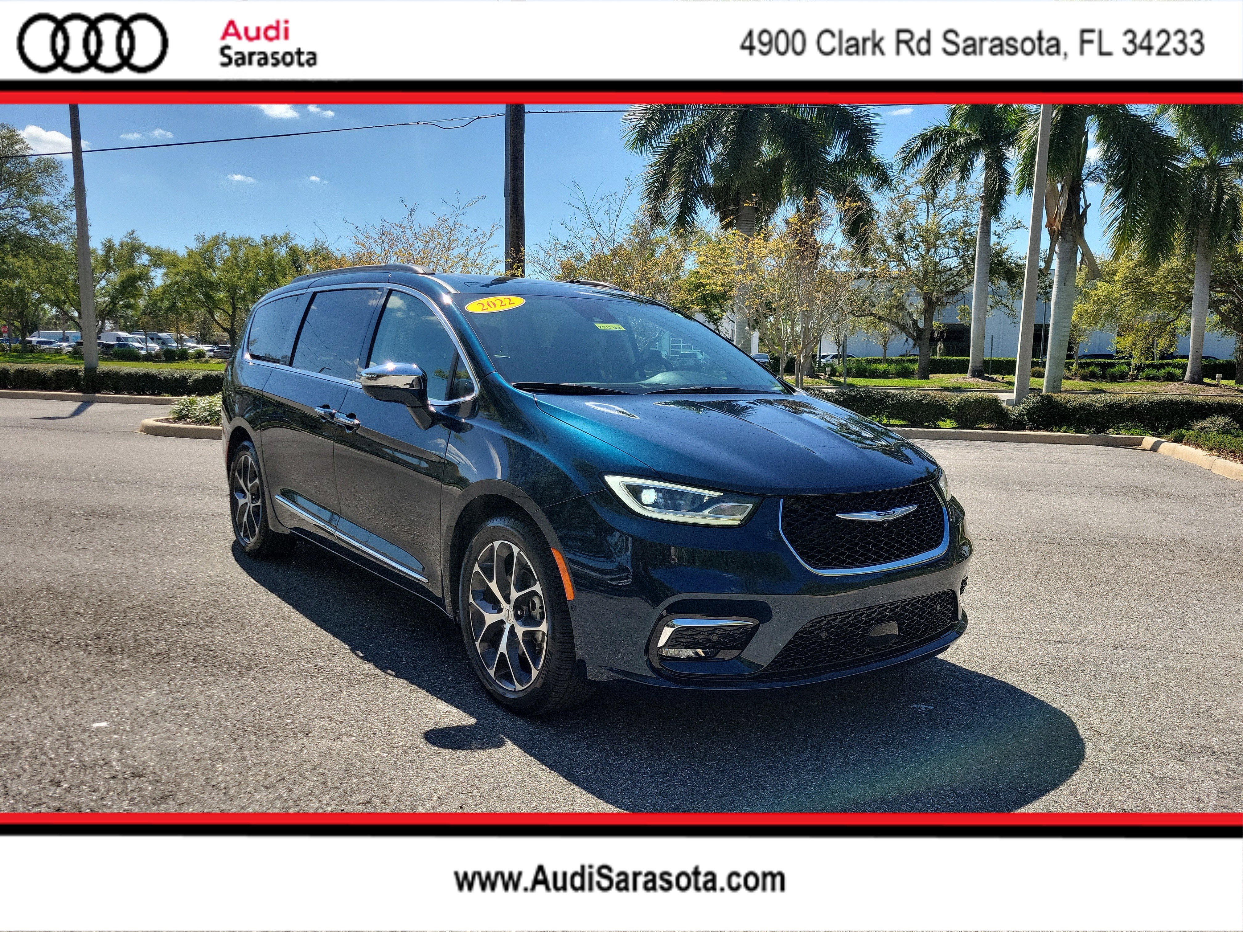 Used 2022 Chrysler Pacifica Limited image 1