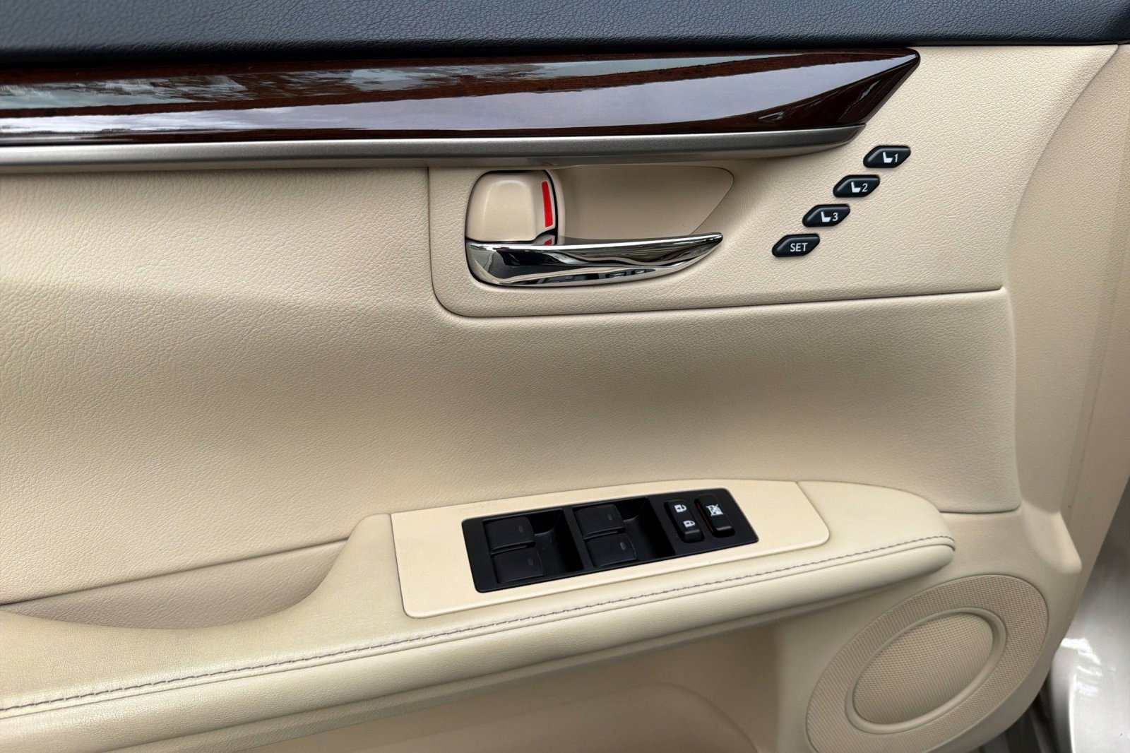 Used 2014 Lexus ES 350 w/ Premium Package FWD image 12