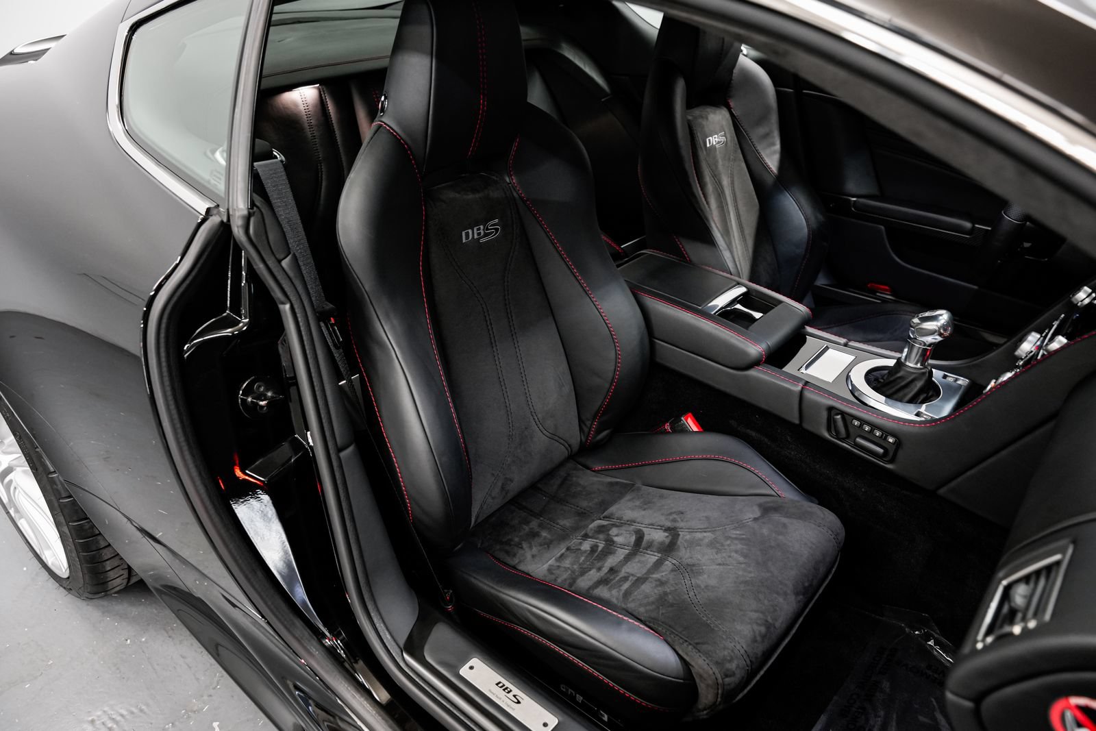 Used 2009 Aston Martin DBS Coupe RWD image 25