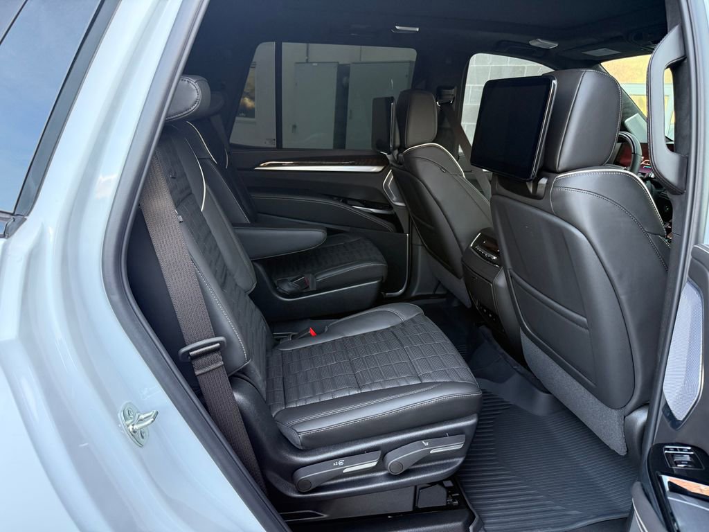 Used 2026 Cadillac Escalade Platinum Sport w/ LPO, ONYX Package image 22