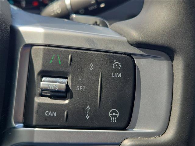 Used 2025 Land Rover Discovery Dynamic SE AWD/4WD image 14