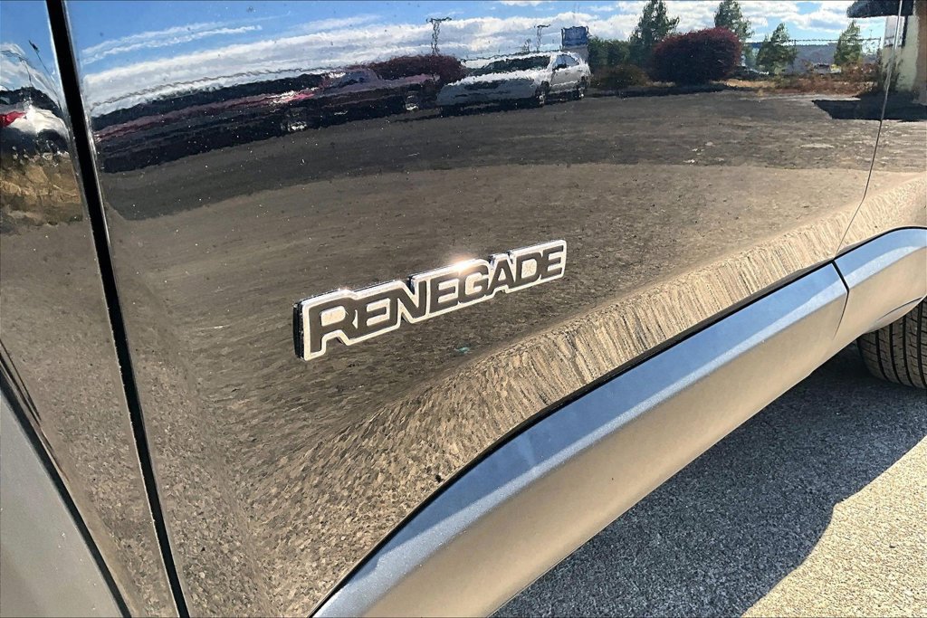 Used 2015 Jeep Renegade Latitude w/ Popular Equipment Group AWD/4WD image 33