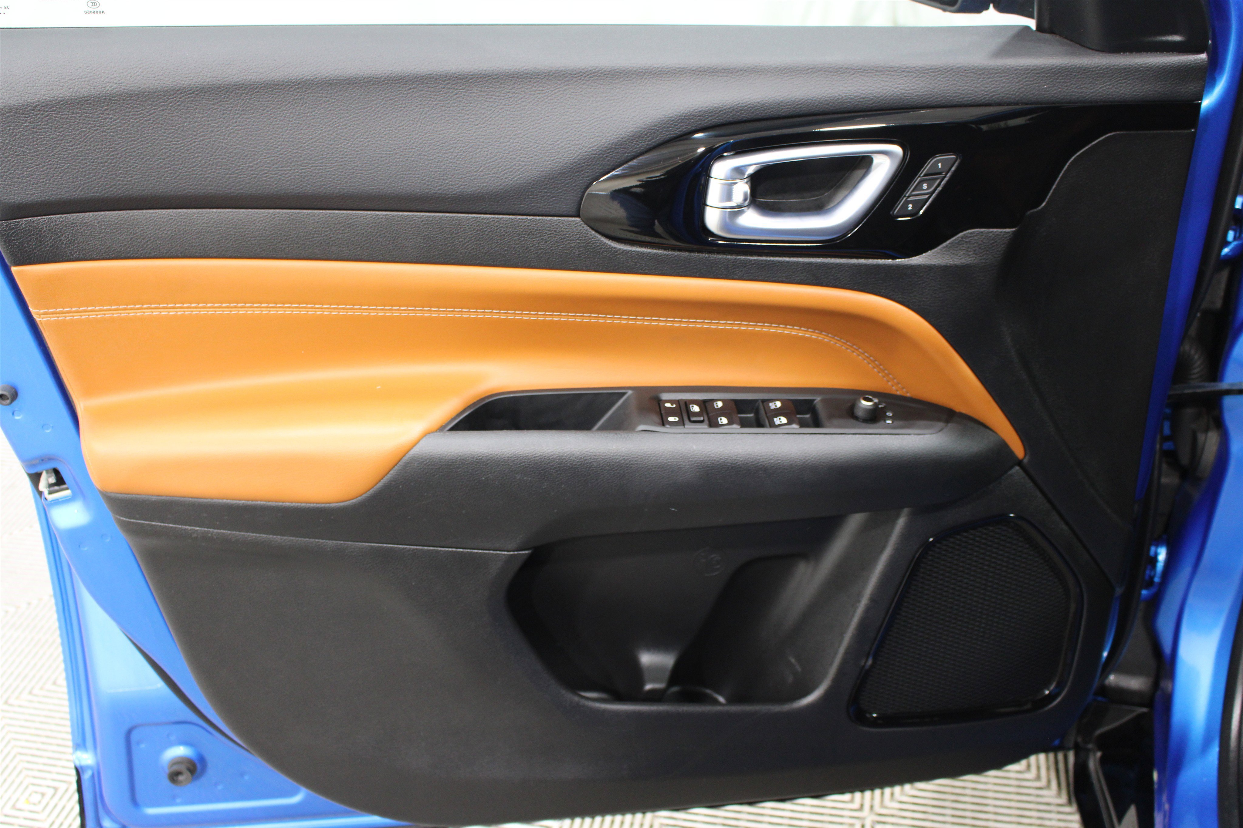 Used 2025 Jeep Compass Limited w/ Elite Group image 6