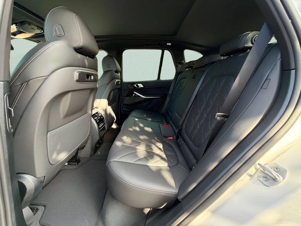 New 2026 BMW X5 xDrive40i w/ M Sport Package AWD/4WD image 21
