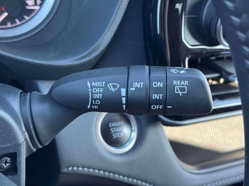 Used 2024 Toyota Highlander LE image 23