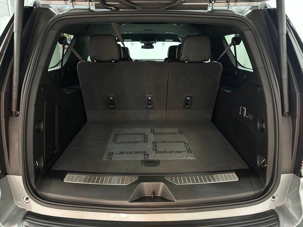 Used 2025 Chevrolet Suburban Premier AWD/4WD image 37