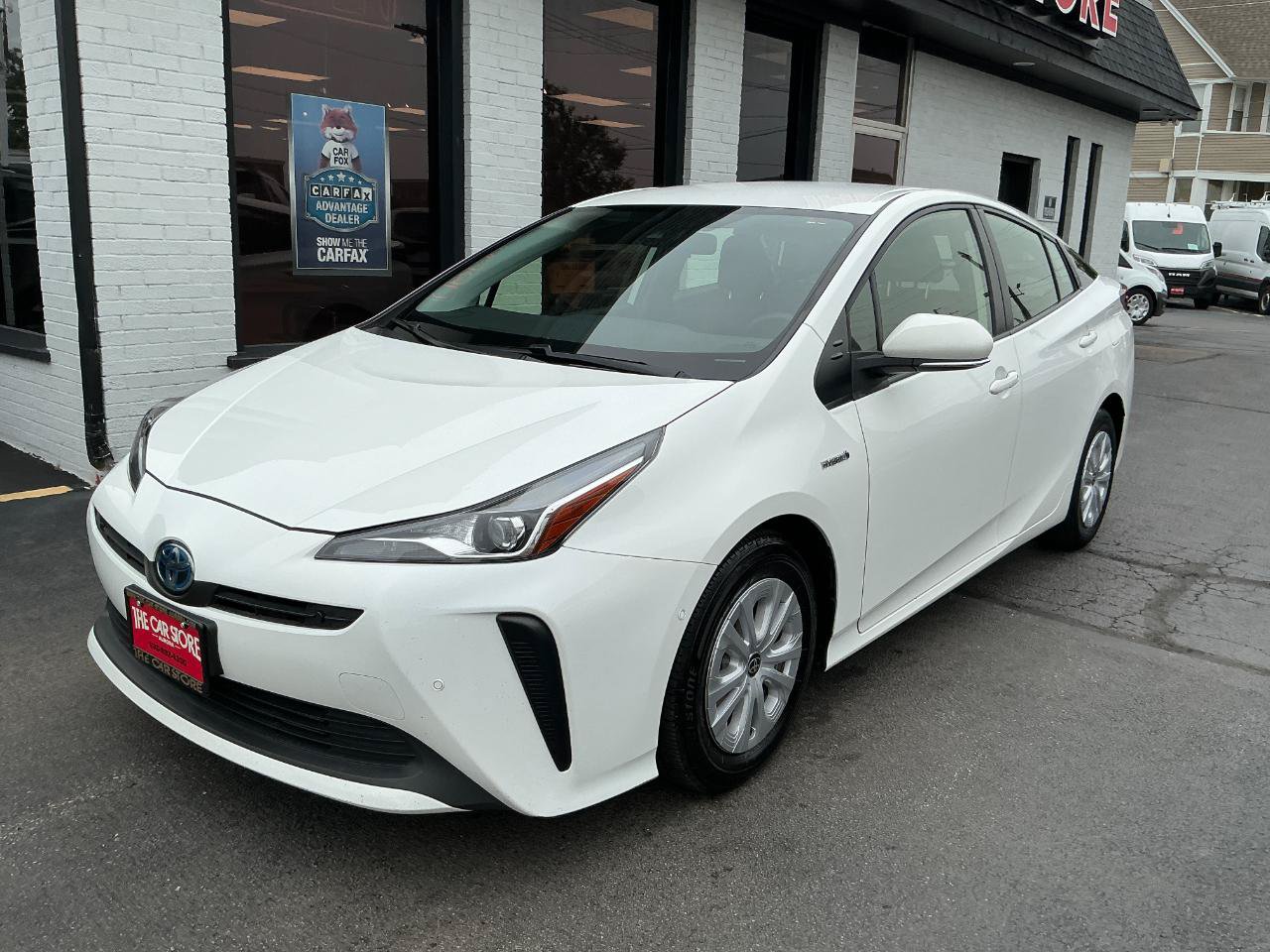 Used 2022 Toyota Prius LE FWD image 2