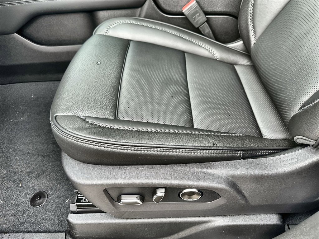 New 2026 GMC Yukon Denali w/ Sun & Power Step Package image 25