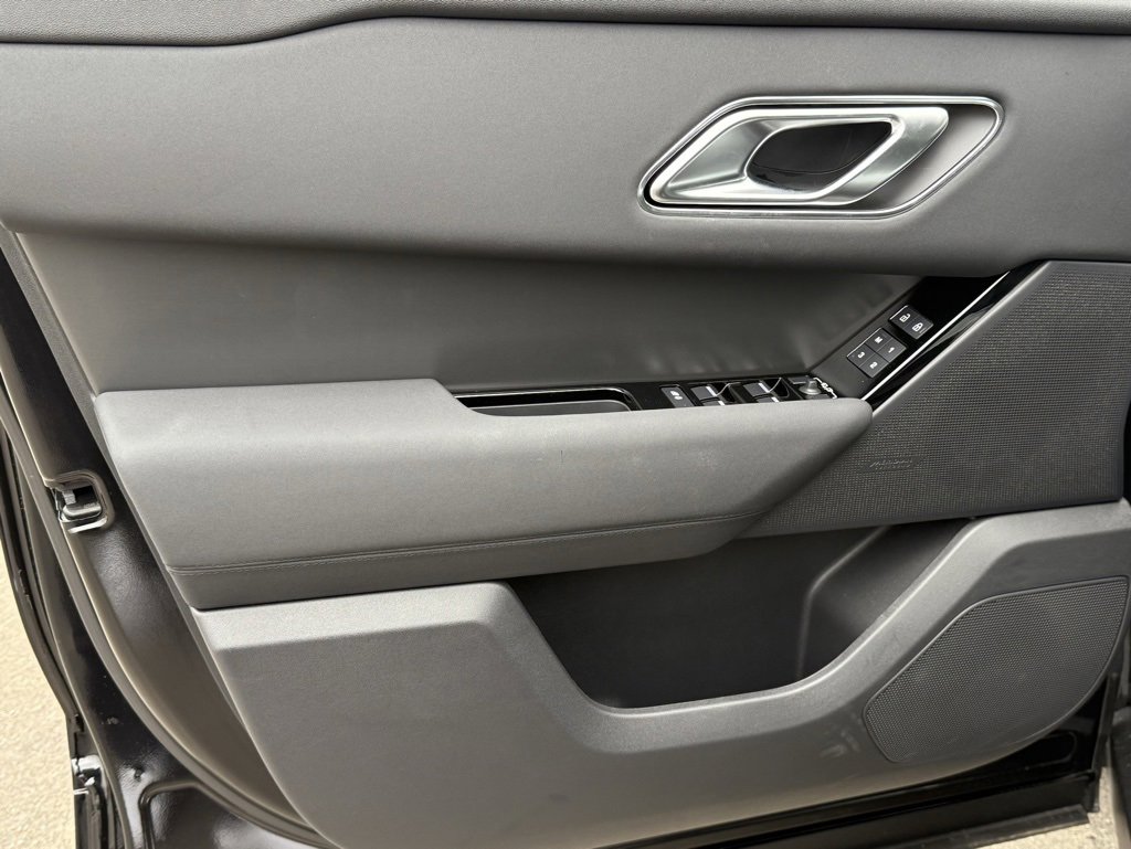 New 2025 Land Rover Range Rover Velar Dynamic SE image 13
