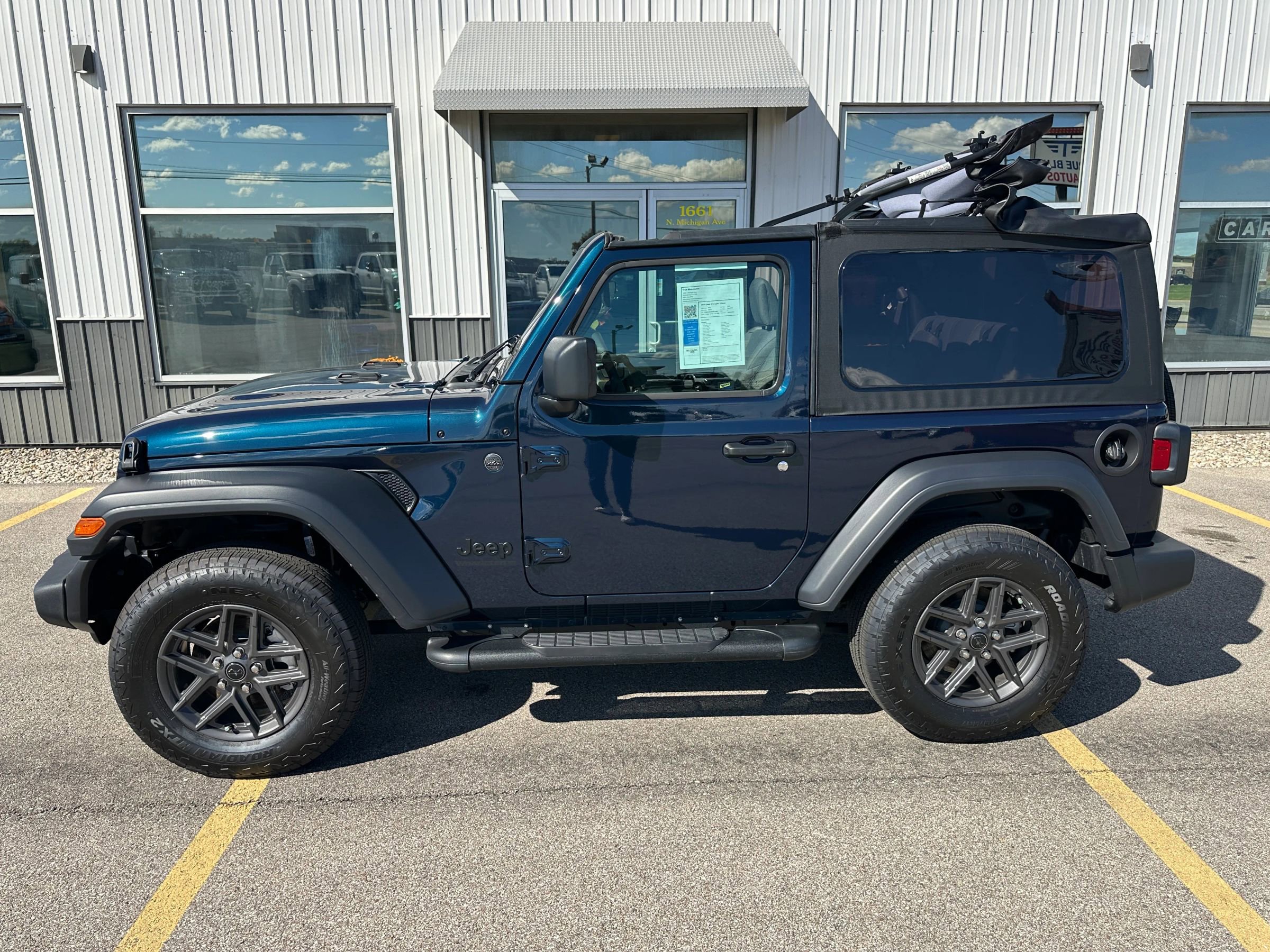 Used 2025 Jeep Wrangler Sport image 31