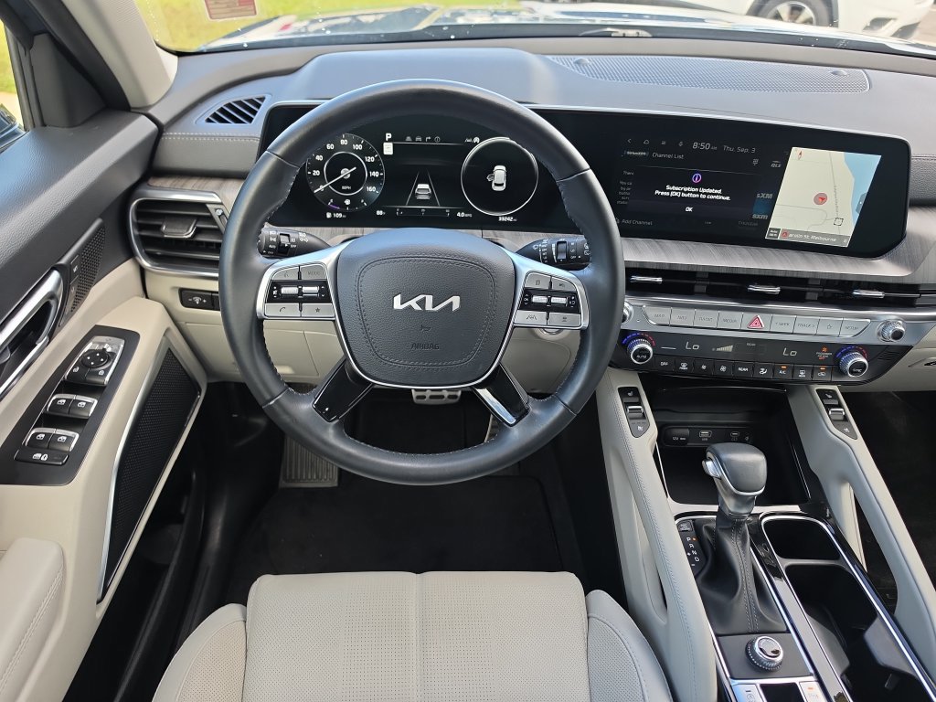 Used 2024 Kia Telluride SX w/ Towing Package FWD image 9
