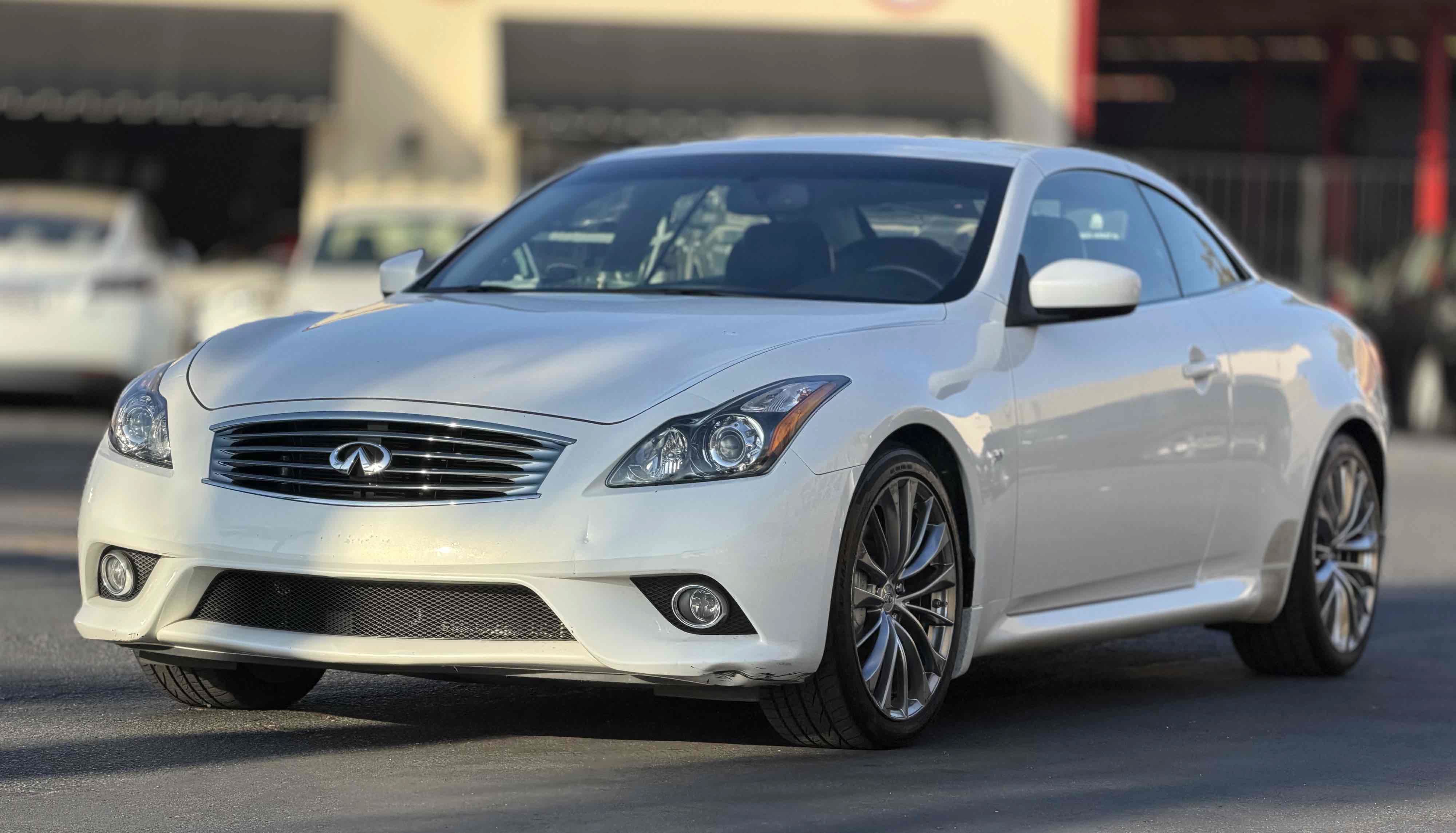Used 2014 INFINITI Q60 Convertible w/ Premium Package RWD image 4