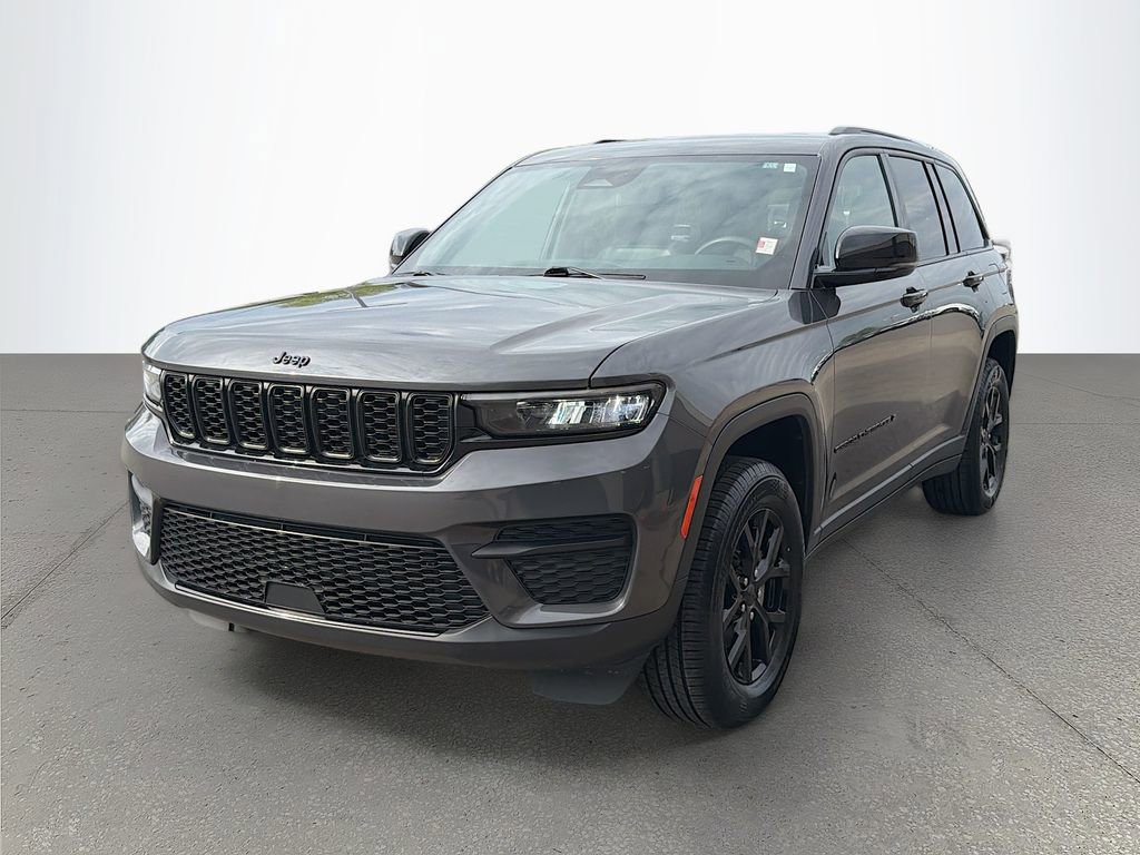 Used 2024 Jeep Grand Cherokee Altitude RWD image 8