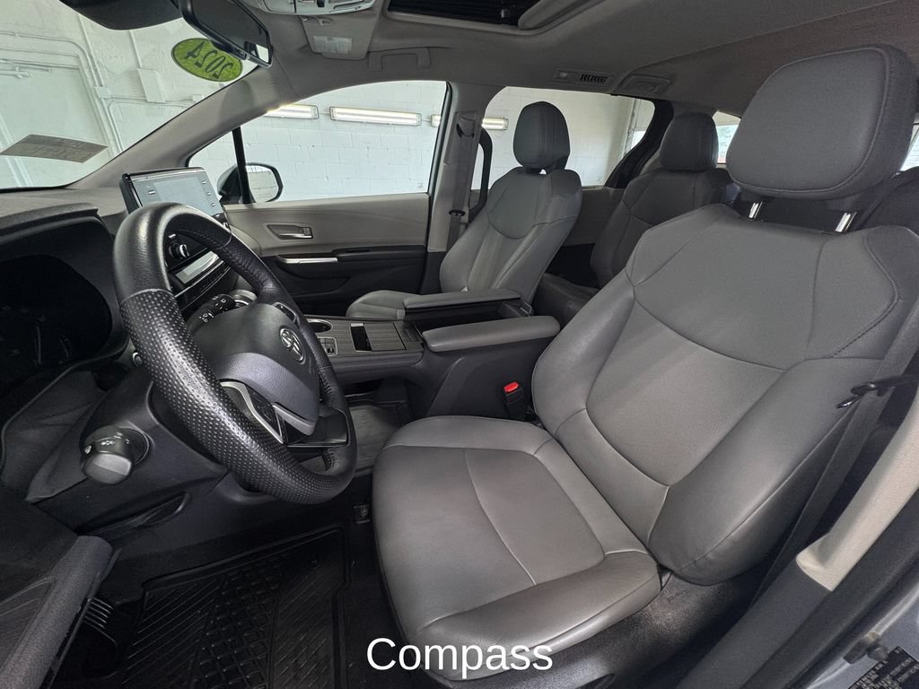 Used 2024 Toyota Sienna XLE FWD image 12