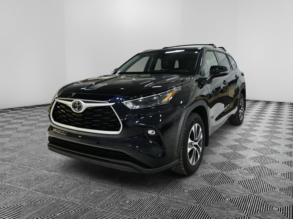 Used 2022 Toyota Highlander XLE image 1
