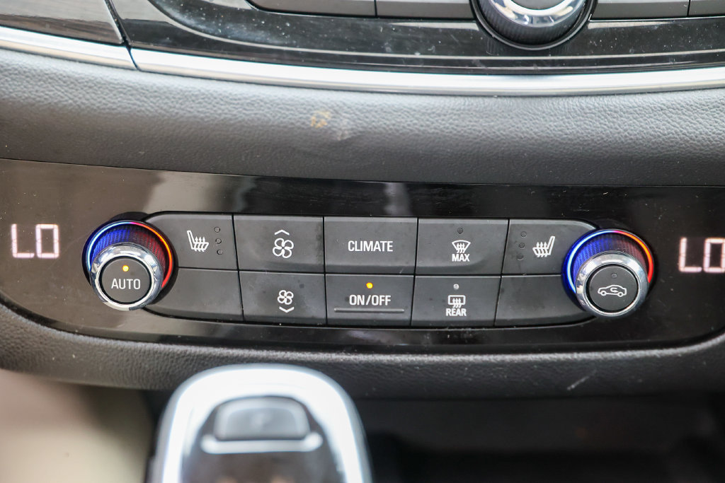 Used 2020 Buick Enclave Essence w/ Sound and Sites Package AWD/4WD image 9