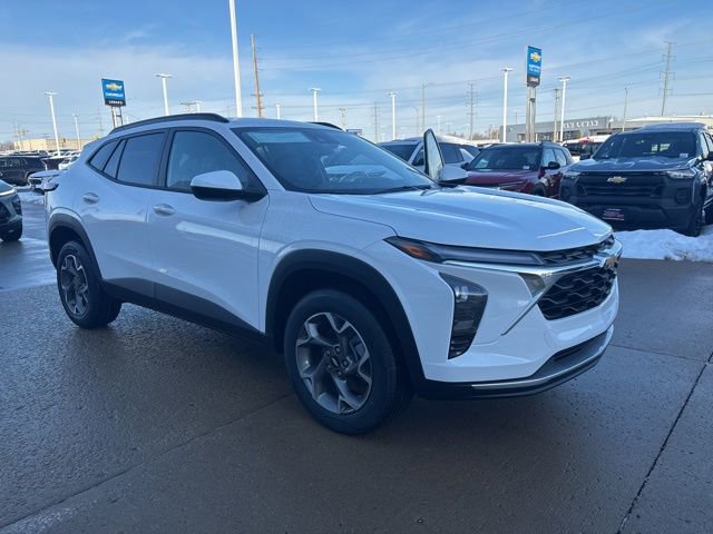 New 2026 Chevrolet Trax LT w/ Driver Confidence Package image 2