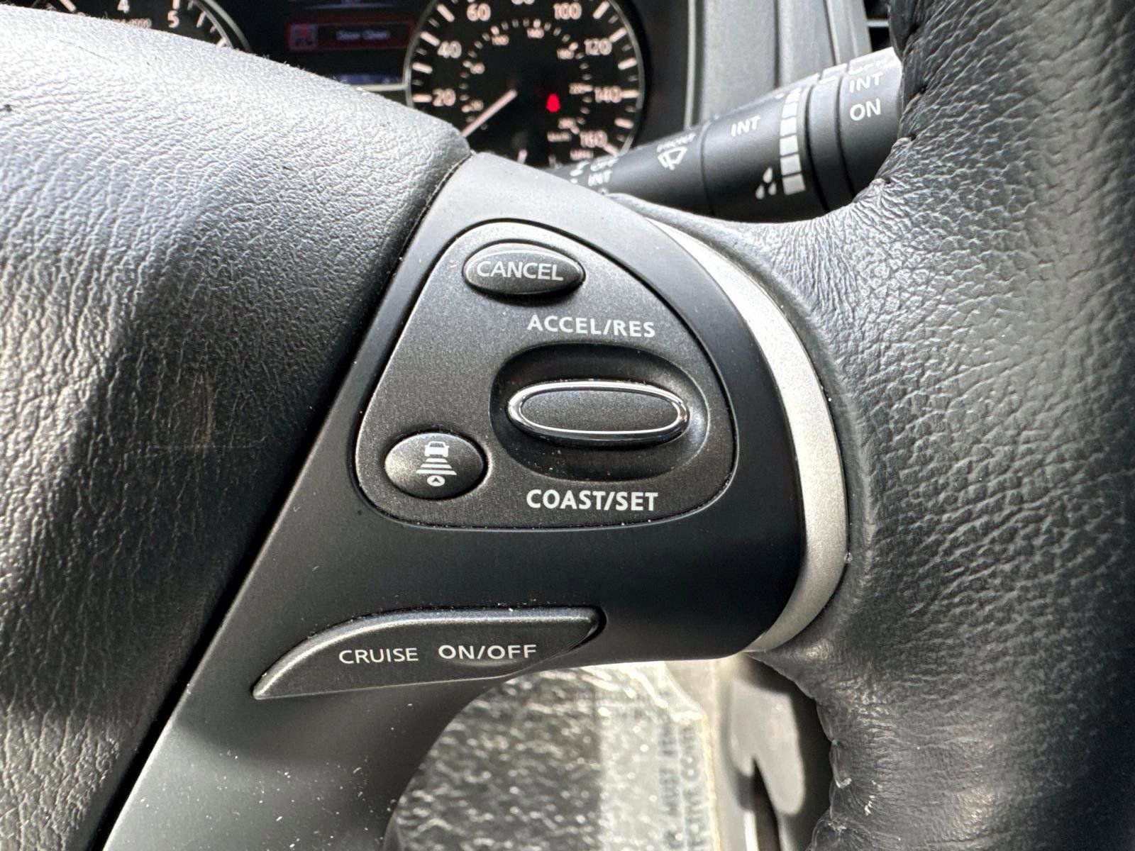 Used 2020 Nissan Pathfinder SV image 23