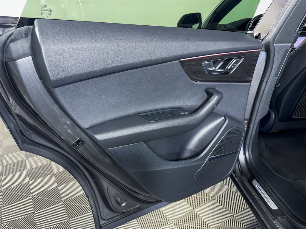 Used 2019 Audi Q8 Premium Plus w/ Premium Plus image 43