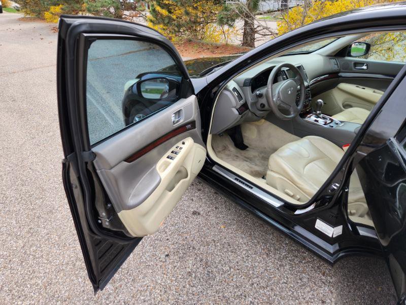 Used 2012 INFINITI G37 Journey w/ Premium Pkg image 15