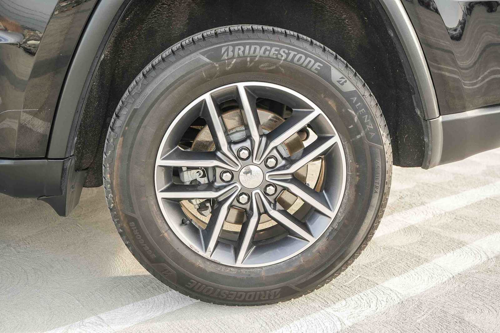 Used 2018 Jeep Grand Cherokee Limited image 10