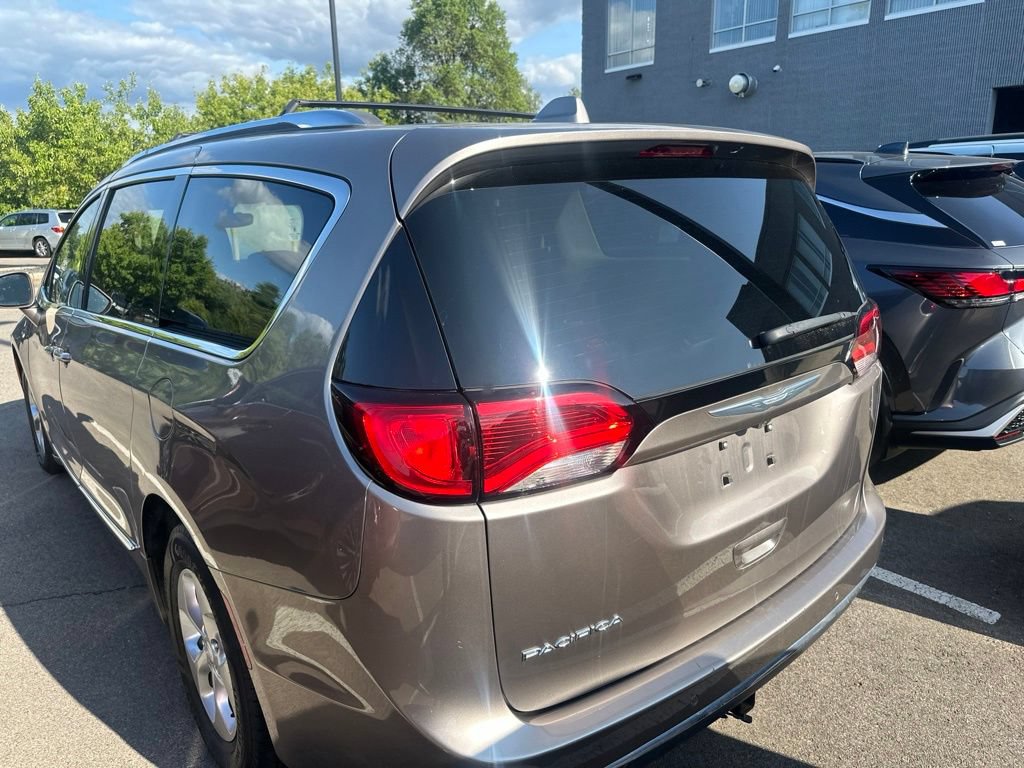 Used 2017 Chrysler Pacifica Touring-L Plus FWD image 25