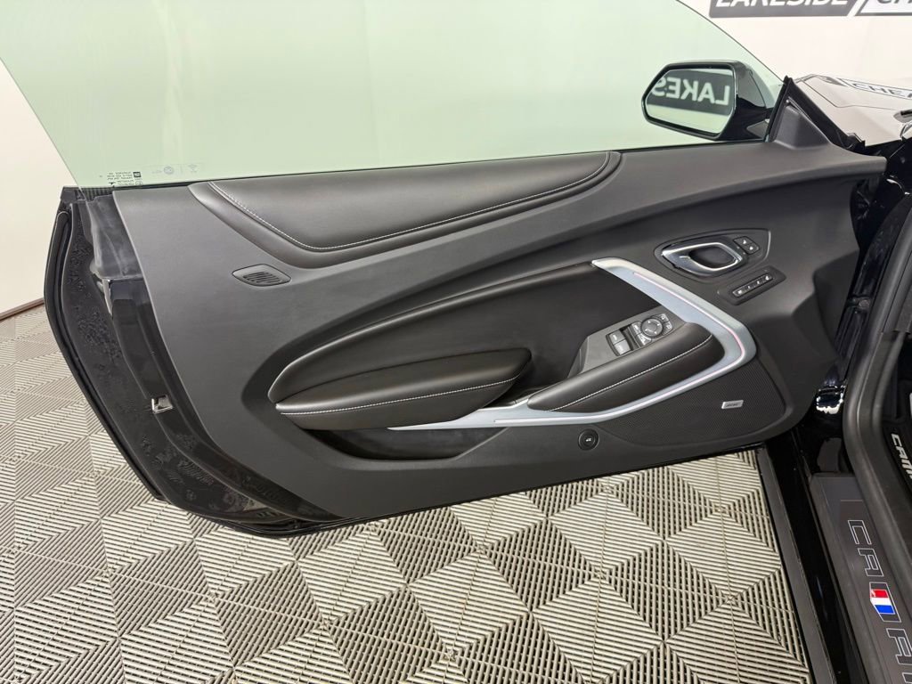 Used 2018 Chevrolet Camaro SS RWD image 12