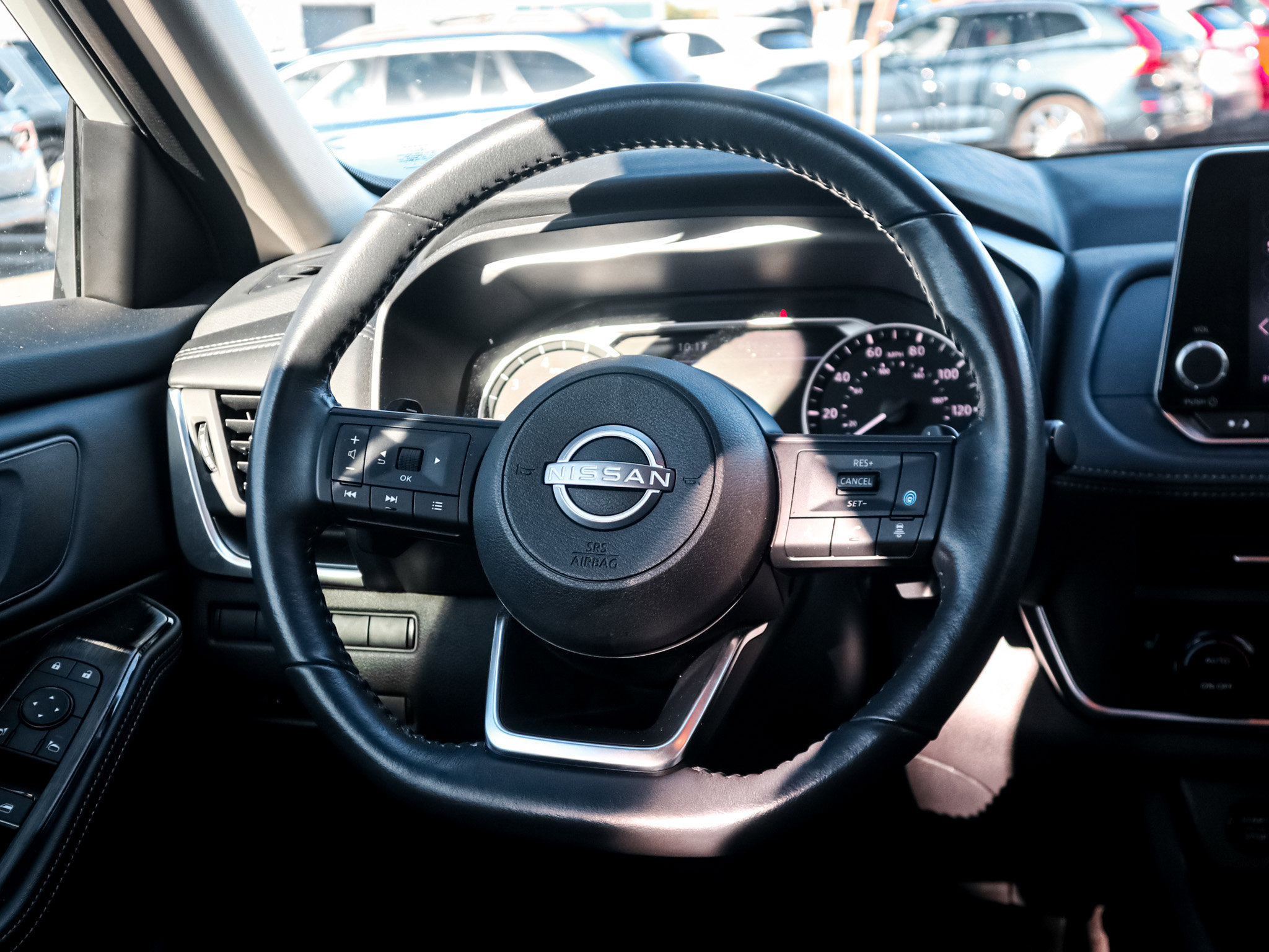 Used 2024 Nissan Rogue SV w/ SV Premium Package image 6