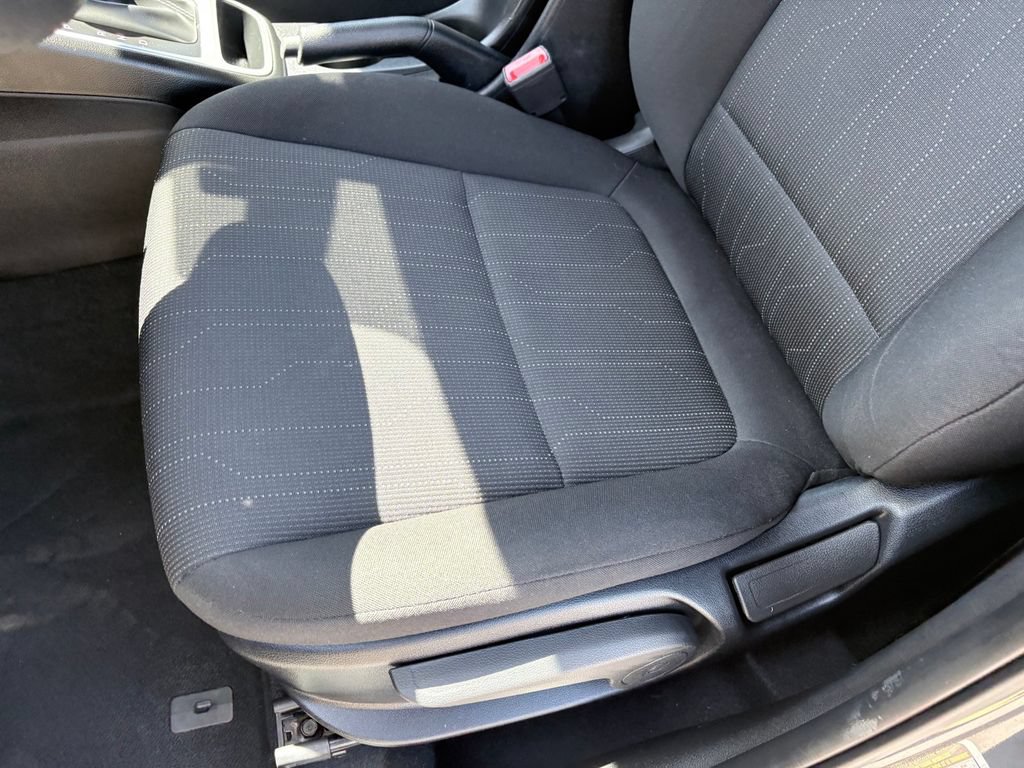 Used 2025 Hyundai Venue SE FWD image 10