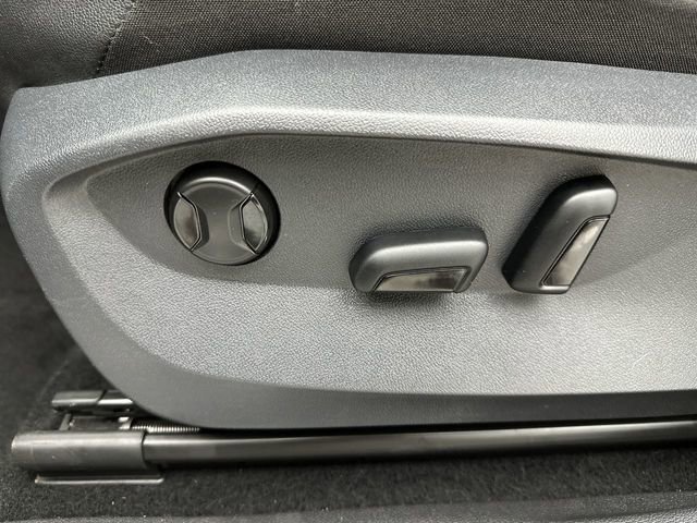 Used 2023 Volkswagen Tiguan SE R-Line image 13