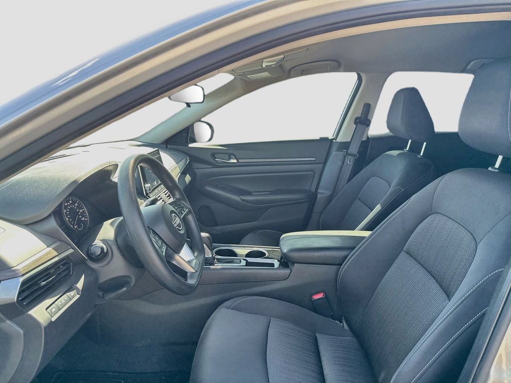 Used 2024 Nissan Altima 2.5 SV FWD image 10